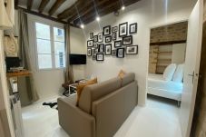 Apartment in Paris - B1G Stone Age