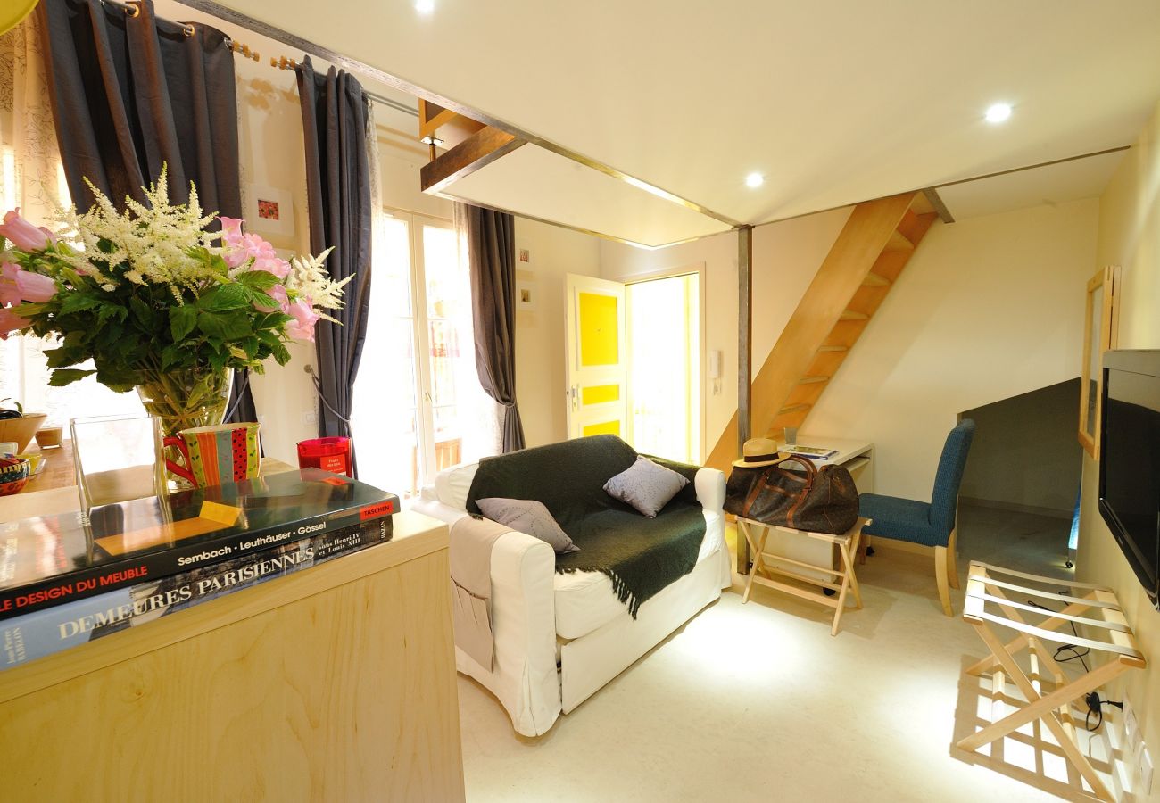 Apartment in Paris - F0D Fruit of the moon