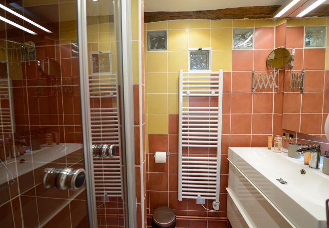 Studio à Paris - E5DD Yellow Cake Studio à Paris - E5DD Yellow Cake