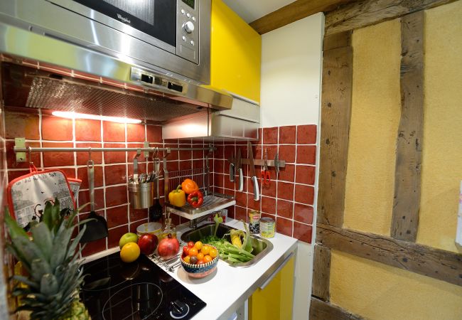 Studio à Paris - E5DD Yellow Cake Studio à Paris - E5DD Yellow Cake