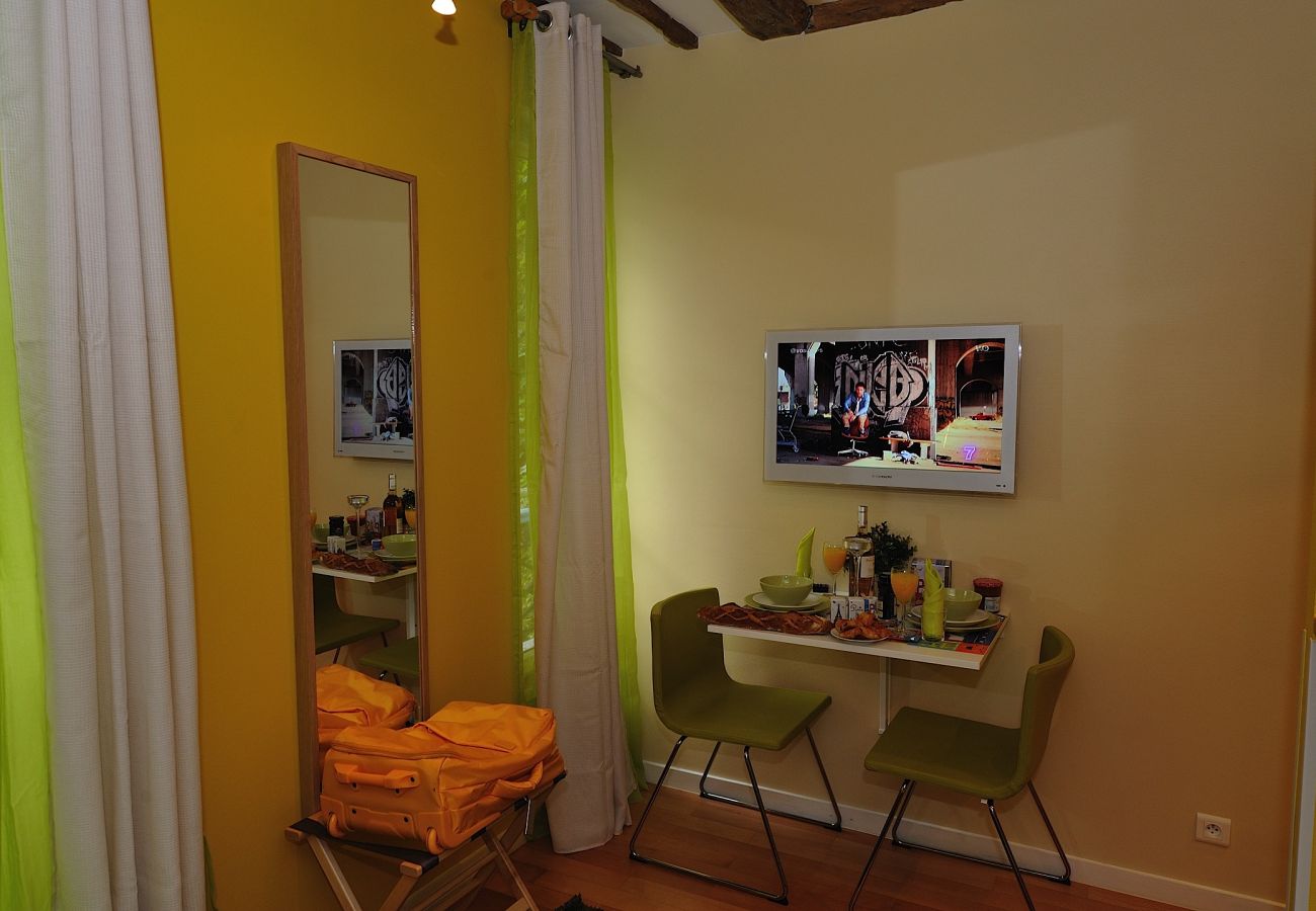 Studio in Paris - D2GG Yellow Stone